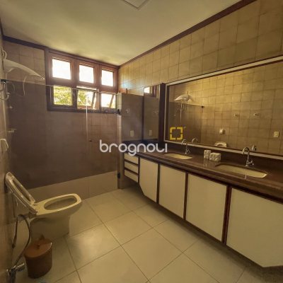 Casa com 300m², 4 quartos (sendo 4 suítes), 4 garagens, no bairro Jurerê Internacional em Florianópolis