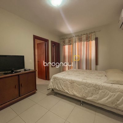 Casa com 300m², 4 quartos (sendo 4 suítes), 4 garagens, no bairro Jurerê Internacional em Florianópolis
