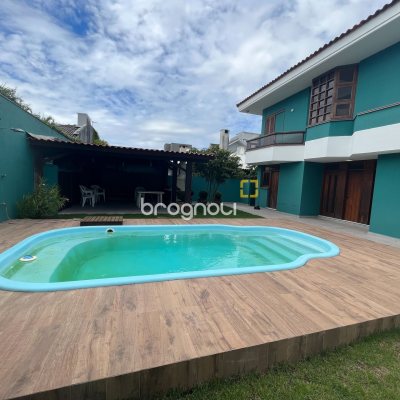 Casa com 300m², 4 quartos (sendo 4 suítes), 4 garagens, no bairro Jurerê Internacional em Florianópolis