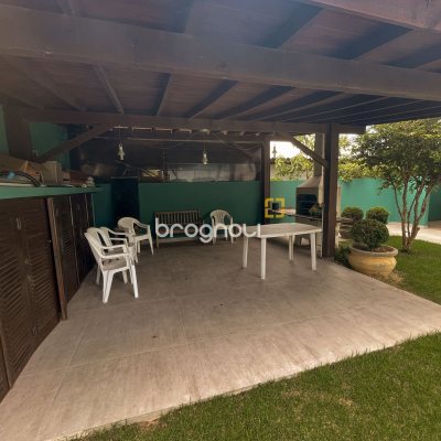 Casa com 300m², 4 quartos (sendo 4 suítes), 4 garagens, no bairro Jurerê Internacional em Florianópolis