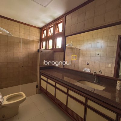 Casa com 300m², 4 quartos (sendo 4 suítes), 4 garagens, no bairro Jurerê Internacional em Florianópolis