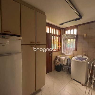 Casa com 300m², 4 quartos (sendo 4 suítes), 4 garagens, no bairro Jurerê Internacional em Florianópolis