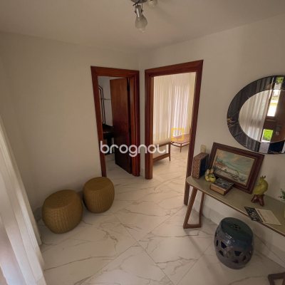 Casa com 300m², 4 quartos (sendo 4 suítes), 4 garagens, no bairro Jurerê Internacional em Florianópolis