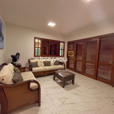 Casa com 300m², 4 quartos (sendo 4 suítes), 4 garagens, no bairro Jurerê Internacional em Florianópolis