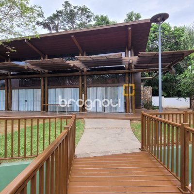 Terreno com 762m², no bairro Cacupé em Florianópolis