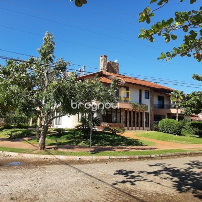 Casa com 600m², 5 quartos (sendo 5 suítes), 6 garagens, no bairro Jurerê em Florianópolis