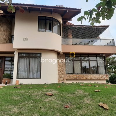 Casa com 600m², 5 quartos (sendo 5 suítes), 6 garagens, no bairro Jurerê em Florianópolis
