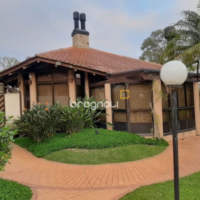 Casa com 600m², 5 quartos (sendo 5 suítes), 6 garagens, no bairro Jurerê em Florianópolis