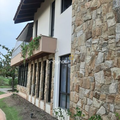 Casa com 600m², 5 quartos (sendo 5 suítes), 6 garagens, no bairro Jurerê em Florianópolis