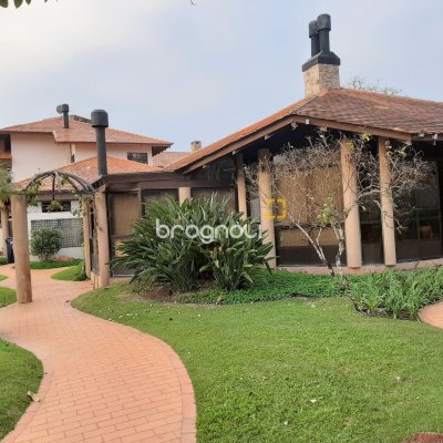 Casa com 600m², 5 quartos (sendo 5 suítes), 6 garagens, no bairro Jurerê em Florianópolis