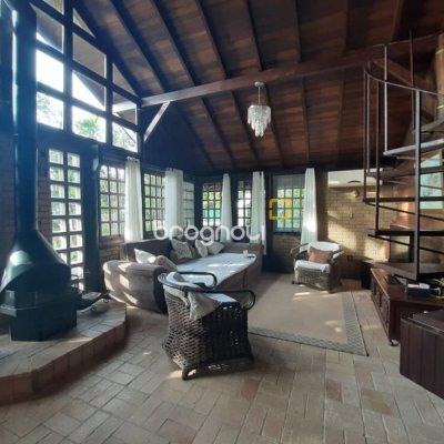 Pousada / Hotel com 213m², 6 quartos (sendo 1 suíte), no bairro Jurerê Internacional em Florianópolis