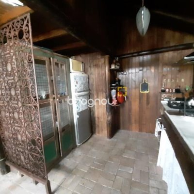 Pousada / Hotel com 213m², 6 quartos (sendo 1 suíte), no bairro Jurerê Internacional em Florianópolis