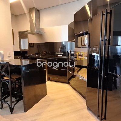 Apartamento com 125m², 2 quartos (sendo 1 suíte), 2 garagens, no bairro Jurerê Internacional em Florianópolis