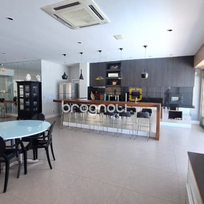 Apartamento com 125m², 2 quartos (sendo 1 suíte), 2 garagens, no bairro Jurerê Internacional em Florianópolis