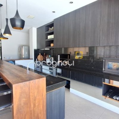 Apartamento com 125m², 2 quartos (sendo 1 suíte), 2 garagens, no bairro Jurerê Internacional em Florianópolis
