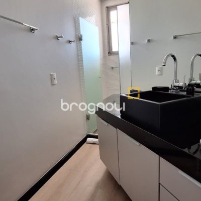 Apartamento com 125m², 2 quartos (sendo 1 suíte), 2 garagens, no bairro Jurerê Internacional em Florianópolis