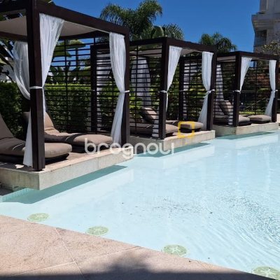 Apartamento com 125m², 2 quartos (sendo 1 suíte), 2 garagens, no bairro Jurerê Internacional em Florianópolis