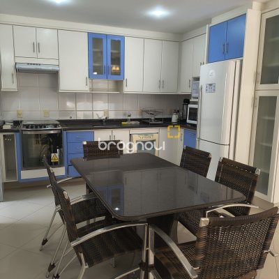 Apartamento com 122m², 3 quartos (sendo 2 suítes), 2 garagens, no bairro Jurerê Internacional em Florianópolis