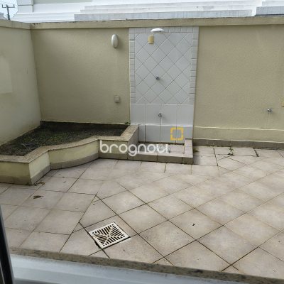 Apartamento com 122m², 3 quartos (sendo 2 suítes), 2 garagens, no bairro Jurerê Internacional em Florianópolis