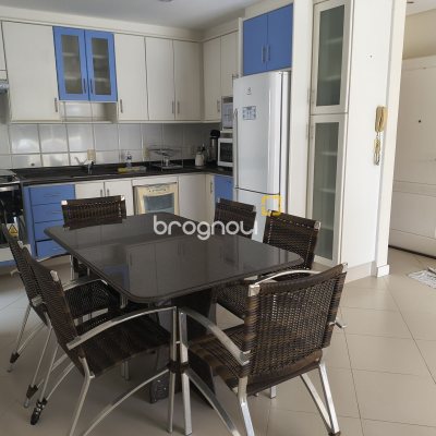 Apartamento com 122m², 3 quartos (sendo 2 suítes), 2 garagens, no bairro Jurerê Internacional em Florianópolis