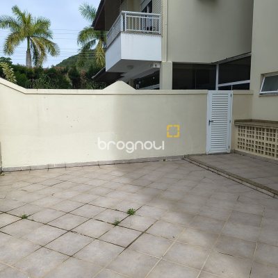 Apartamento com 122m², 3 quartos (sendo 2 suítes), 2 garagens, no bairro Jurerê Internacional em Florianópolis