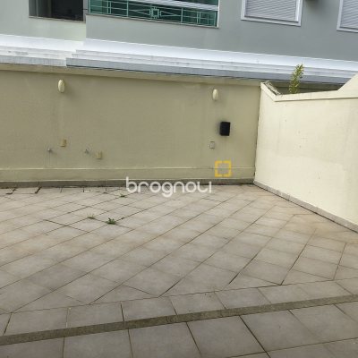 Apartamento com 122m², 3 quartos (sendo 2 suítes), 2 garagens, no bairro Jurerê Internacional em Florianópolis