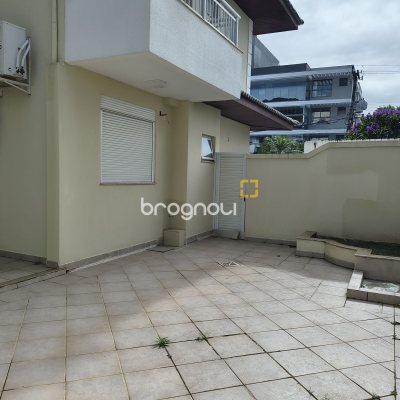 Apartamento com 122m², 3 quartos (sendo 2 suítes), 2 garagens, no bairro Jurerê Internacional em Florianópolis