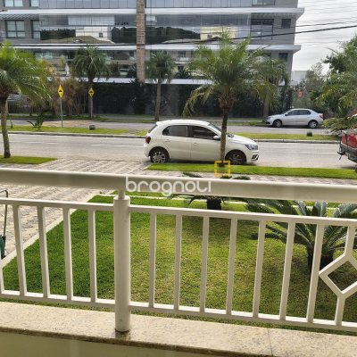 Apartamento com 122m², 3 quartos (sendo 2 suítes), 2 garagens, no bairro Jurerê Internacional em Florianópolis