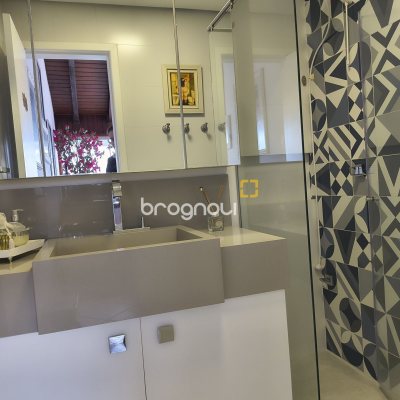 Apartamento com 186m², 4 quartos (sendo 1 suíte), 2 garagens, no bairro Jurerê Internacional em Florianópolis