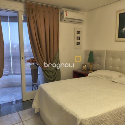 Apartamento com 186m², 4 quartos (sendo 1 suíte), 2 garagens, no bairro Jurerê Internacional em Florianópolis