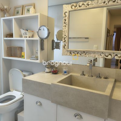 Apartamento com 186m², 4 quartos (sendo 1 suíte), 2 garagens, no bairro Jurerê Internacional em Florianópolis