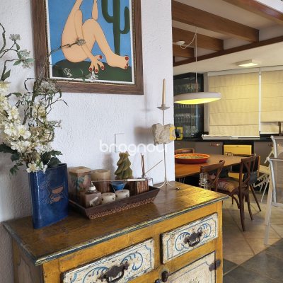 Apartamento com 186m², 4 quartos (sendo 1 suíte), 2 garagens, no bairro Jurerê Internacional em Florianópolis