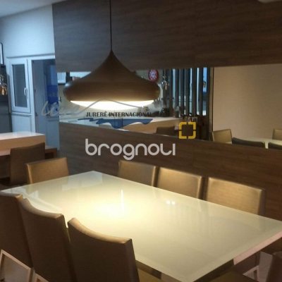 Apartamento com 155m², 3 quartos (sendo 3 suítes), 2 garagens, no bairro Jurerê Internacional em Florianópolis