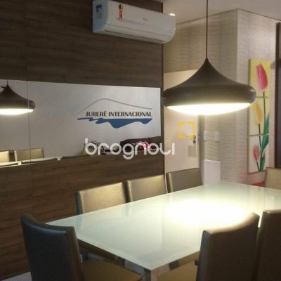 Apartamento com 155m², 3 quartos (sendo 3 suítes), 2 garagens, no bairro Jurerê Internacional em Florianópolis