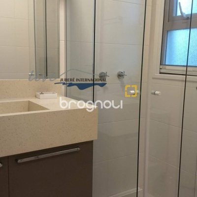 Apartamento com 155m², 3 quartos (sendo 3 suítes), 2 garagens, no bairro Jurerê Internacional em Florianópolis