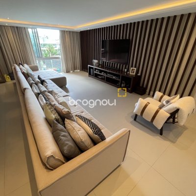 Apartamento com 147m², 2 quartos (sendo 2 suítes), 2 garagens, no bairro Jurerê Internacional em Florianópolis
