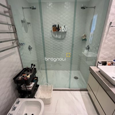 Apartamento com 147m², 2 quartos (sendo 2 suítes), 2 garagens, no bairro Jurerê Internacional em Florianópolis
