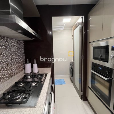 Apartamento com 147m², 2 quartos (sendo 2 suítes), 2 garagens, no bairro Jurerê Internacional em Florianópolis
