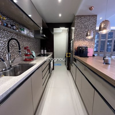 Apartamento com 147m², 2 quartos (sendo 2 suítes), 2 garagens, no bairro Jurerê Internacional em Florianópolis