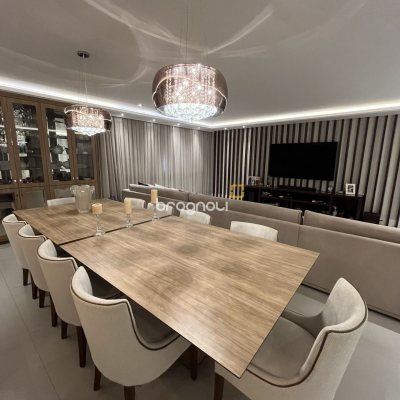 Apartamento com 147m², 2 quartos (sendo 2 suítes), 2 garagens, no bairro Jurerê Internacional em Florianópolis