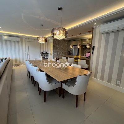 Apartamento com 147m², 2 quartos (sendo 2 suítes), 2 garagens, no bairro Jurerê Internacional em Florianópolis