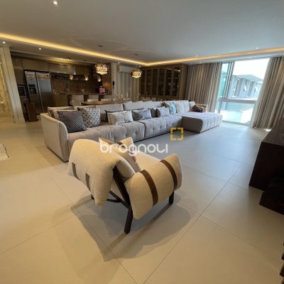 Apartamento com 147m², 2 quartos (sendo 2 suítes), 2 garagens, no bairro Jurerê Internacional em Florianópolis