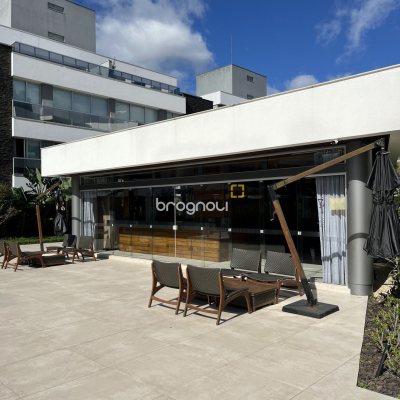 Apartamento com 147m², 2 quartos (sendo 2 suítes), 2 garagens, no bairro Jurerê Internacional em Florianópolis