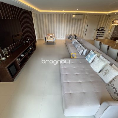 Apartamento com 147m², 2 quartos (sendo 2 suítes), 2 garagens, no bairro Jurerê Internacional em Florianópolis