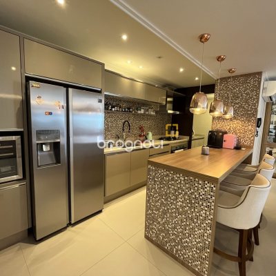 Apartamento com 147m², 2 quartos (sendo 2 suítes), 2 garagens, no bairro Jurerê Internacional em Florianópolis