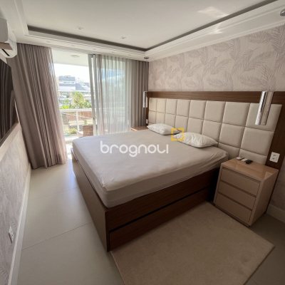 Apartamento com 147m², 2 quartos (sendo 2 suítes), 2 garagens, no bairro Jurerê Internacional em Florianópolis