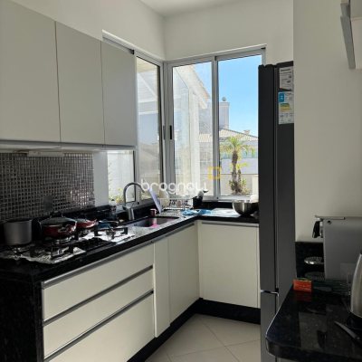 Cobertura com 211m², 3 quartos (sendo 1 suíte), 2 garagens, no bairro Ingleses Norte em Florianópolis
