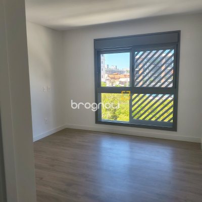 Apartamento com 120m², 3 quartos (sendo 3 suítes), 2 garagens, no bairro Jurerê Internacional em Florianópolis