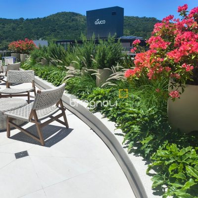 Apartamento com 120m², 3 quartos (sendo 3 suítes), 2 garagens, no bairro Jurerê Internacional em Florianópolis