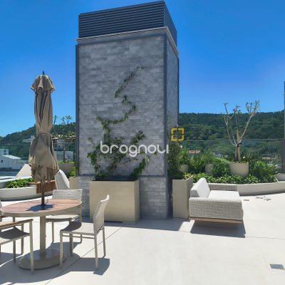 Apartamento com 120m², 3 quartos (sendo 3 suítes), 2 garagens, no bairro Jurerê Internacional em Florianópolis
